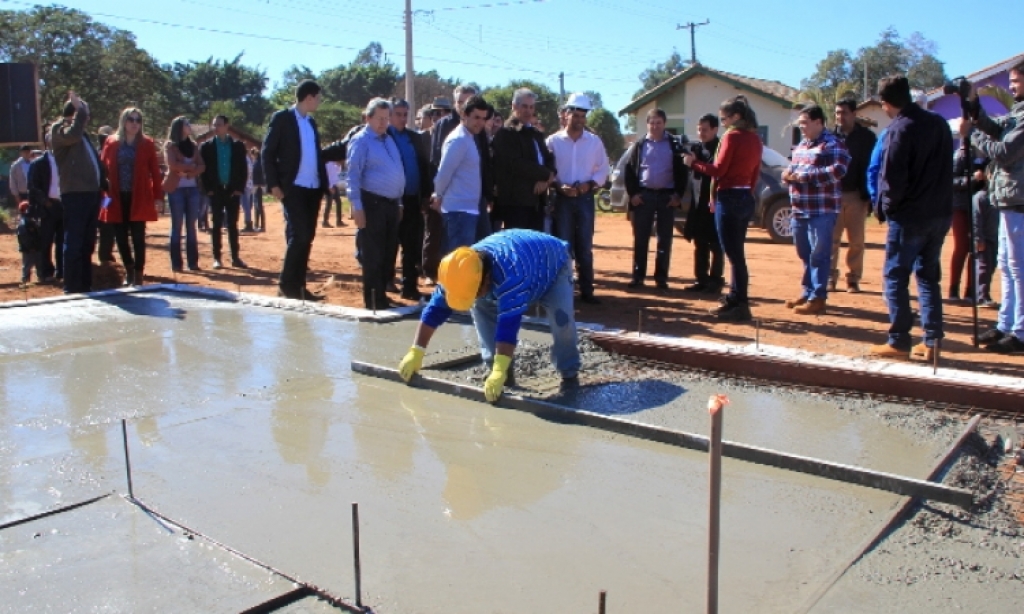 Governo lana licitao para construo de bases do Projeto Lote Urbanizado em Coxim e Corguinho